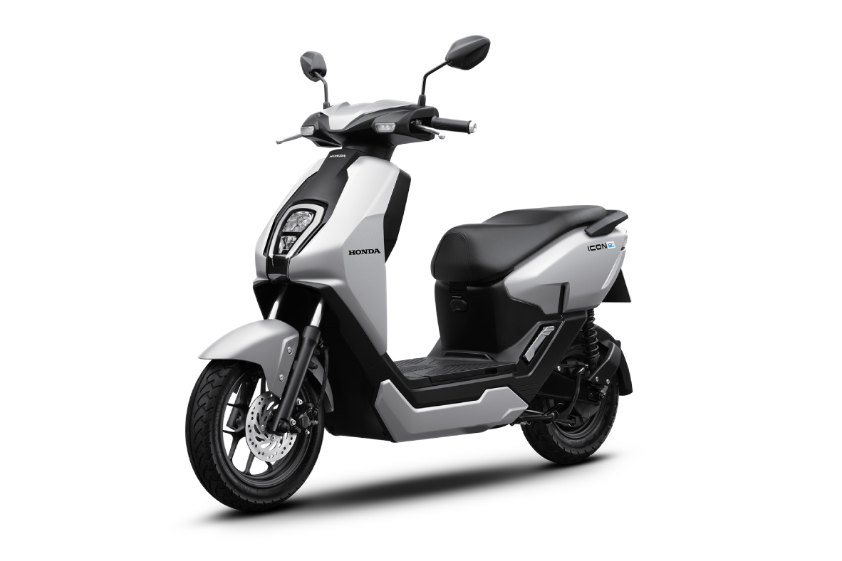 TVS Dazz 110 trắng hồng